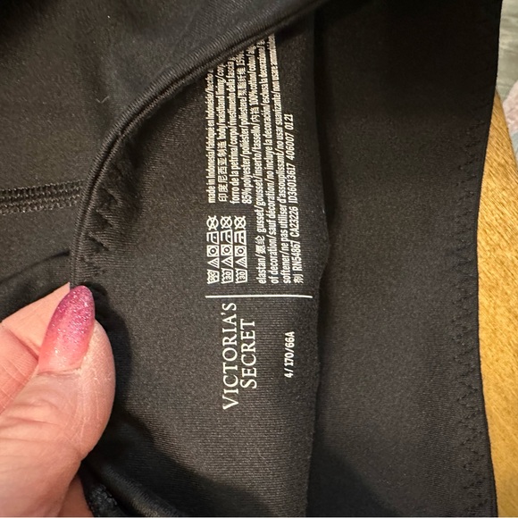 Victoria’s Secret women’s leggings in black - Picture 3 of 3
